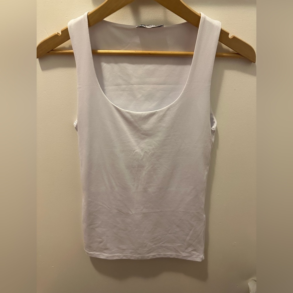 Like-New- Zara Bright White Sleeveless Scoop neck Tank Top (S)